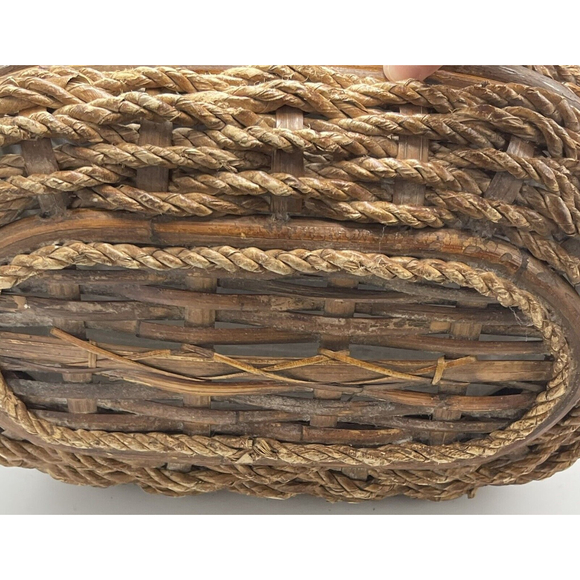 Wicker VTG Hamper Basket W/Lid Rope Accent Lined - Picture 10 of 11